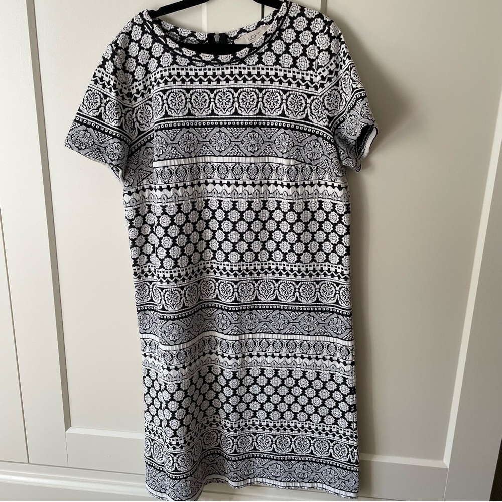 NWOT LOFT M black and white pattern shift dress